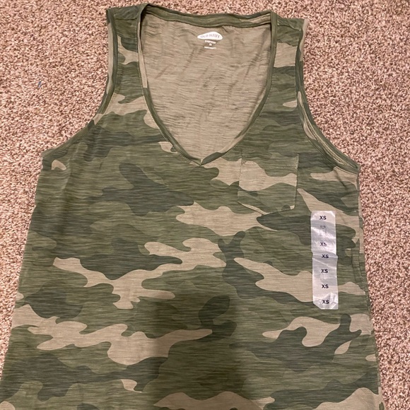 2 racerback tank tops - Picture 4 of 4